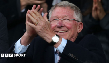 Sir Alex Ferguson claps