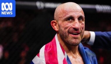 Australia's Alexander Volkanovski earns record ninth UFC featherweight title win against Movsar Evloev