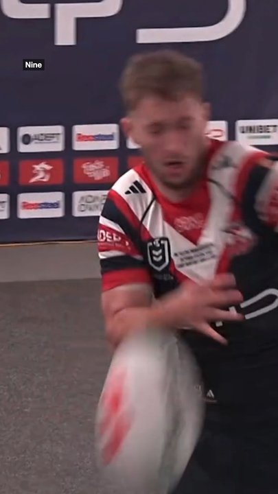 Sam Walker's awkward pre-game moment
