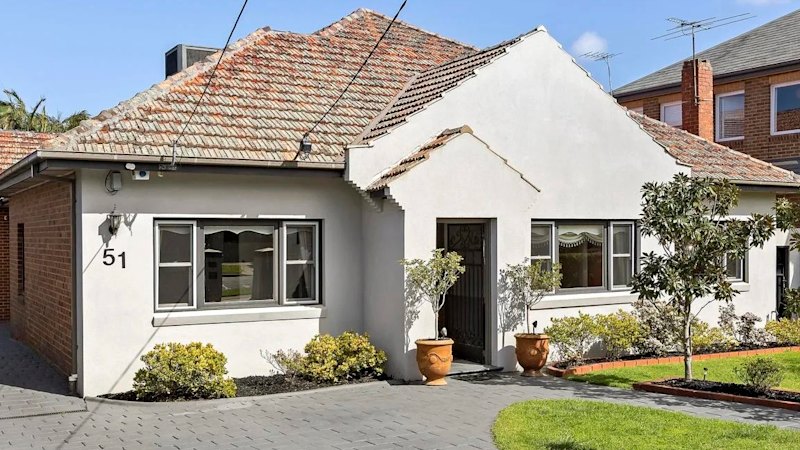 Melbourne auctions: Essendon home passes in, then sells for $2.655 million post auction