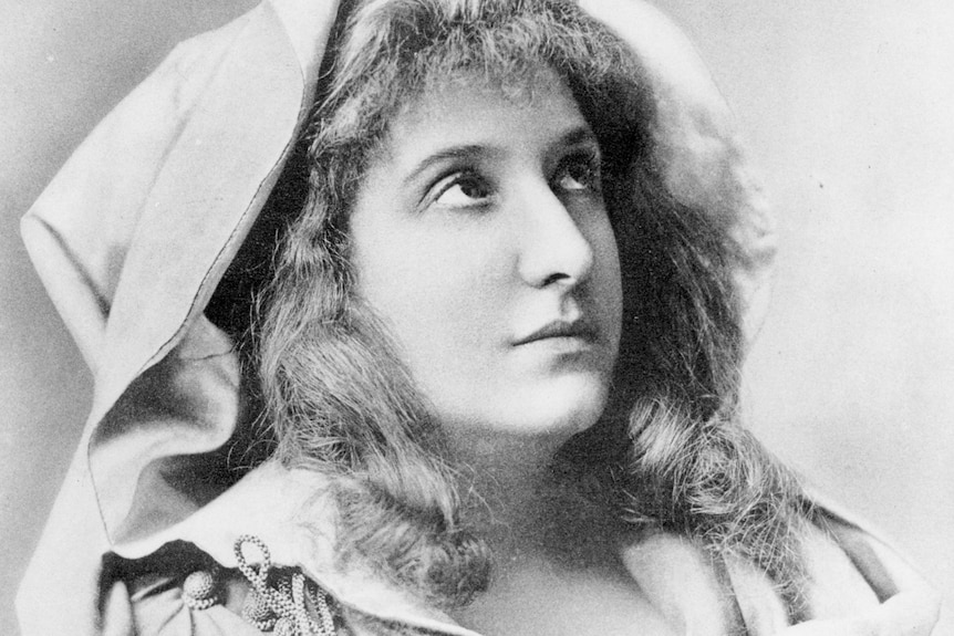 A black and white image from the late 1800s/early 1900s of the opera singer Nellie Melba in costume.