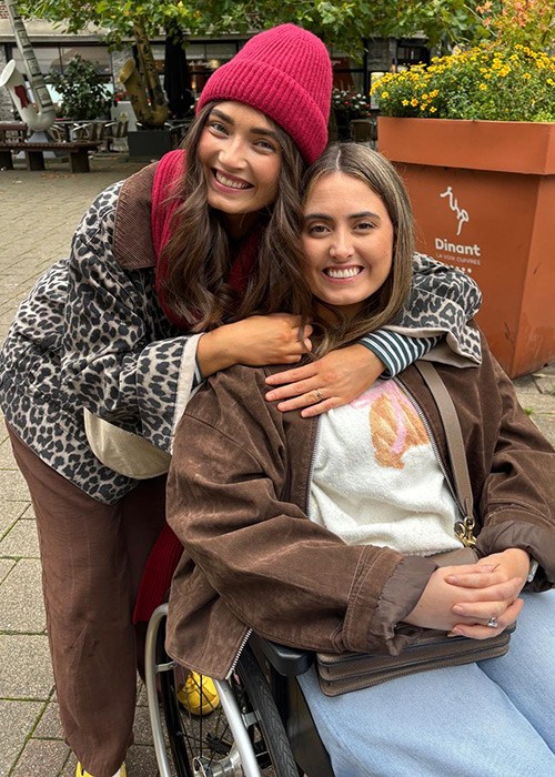 Emily Felix and her sister, Anna. Pic: Emily Felix / Supplied