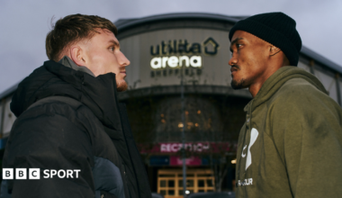 Dalton Smith and Alberto Puello face-off at the Utilita Arena in Sheffield