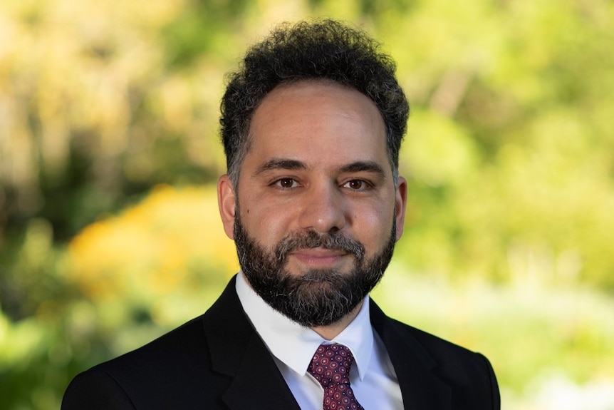 A man in a suit and tie