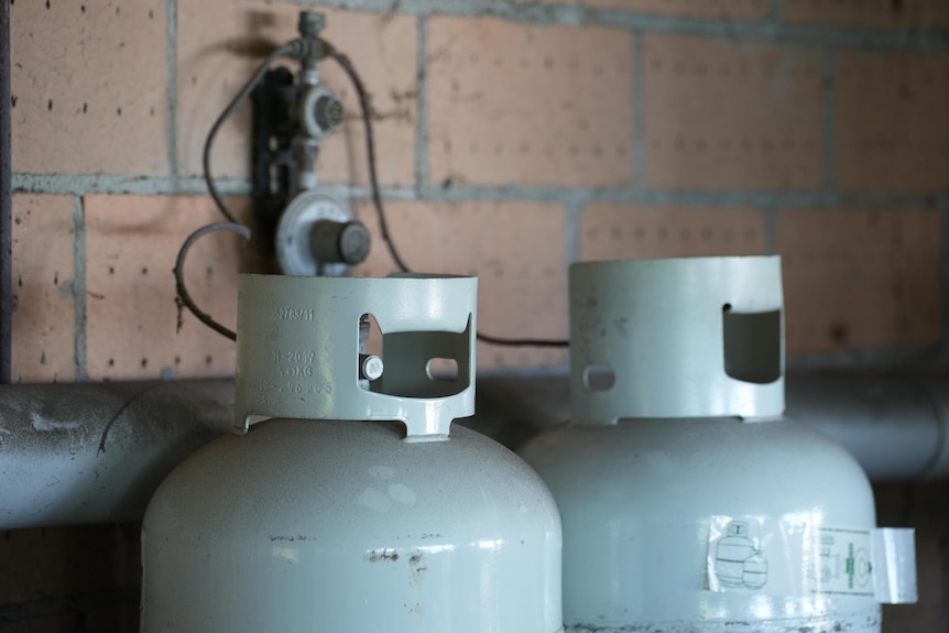 gas bottles 