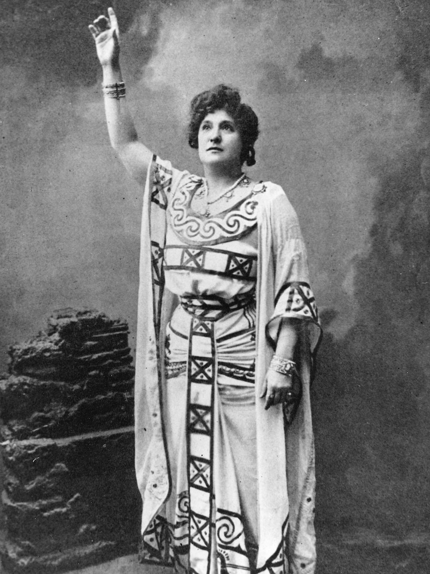 A black and white image from the late 1800s/early 1900s of the opera singer Nellie Melba in costume.