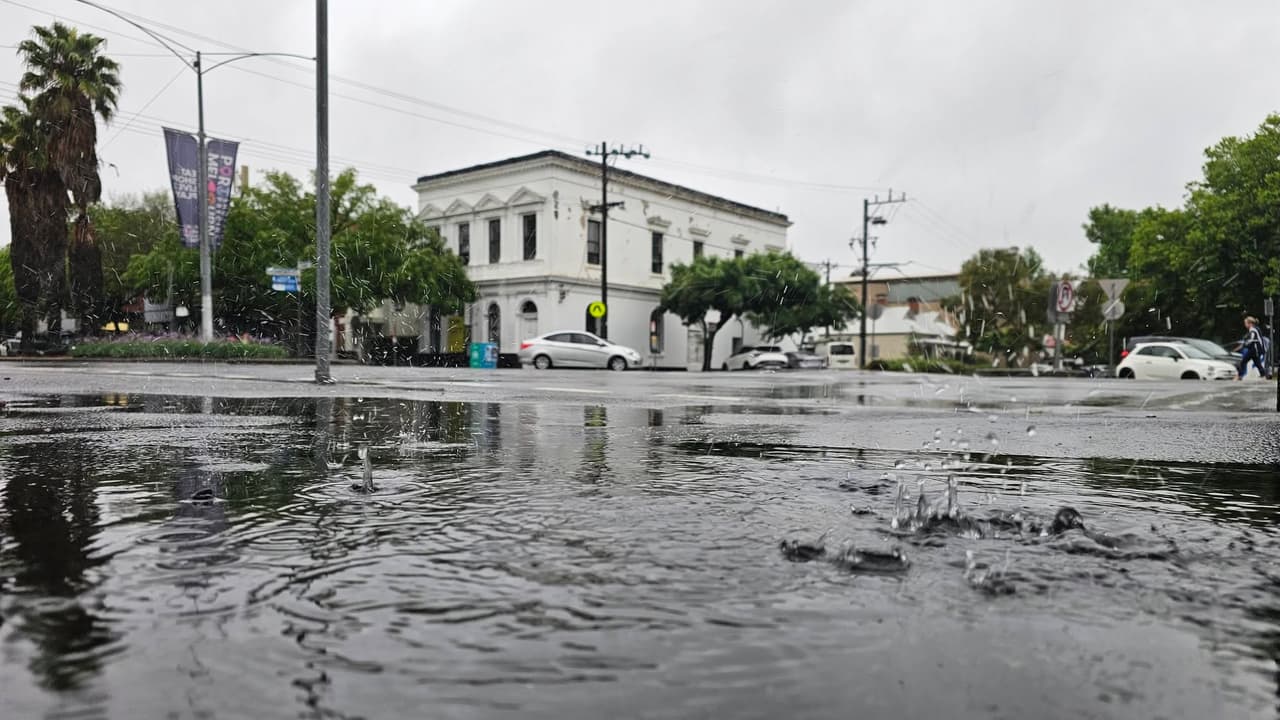 Melbourne storms: Flash flooding, 125km/h winds forecast Sunday