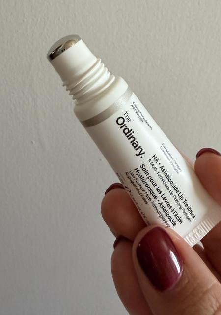 It also has ingredients we know the lips know and love, like hyaluronic acid and natural collagen.