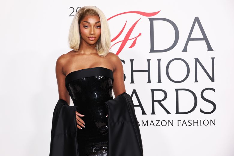 Reese sports another wig, this time blonde, to attend the 2025 CFDA Awards at The American Museum of Natural History on November 3, 2025 in New York City.