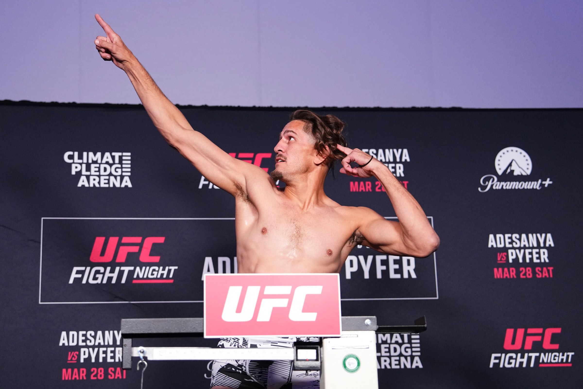 Niko Price un-retired for UFC Vehas 122.