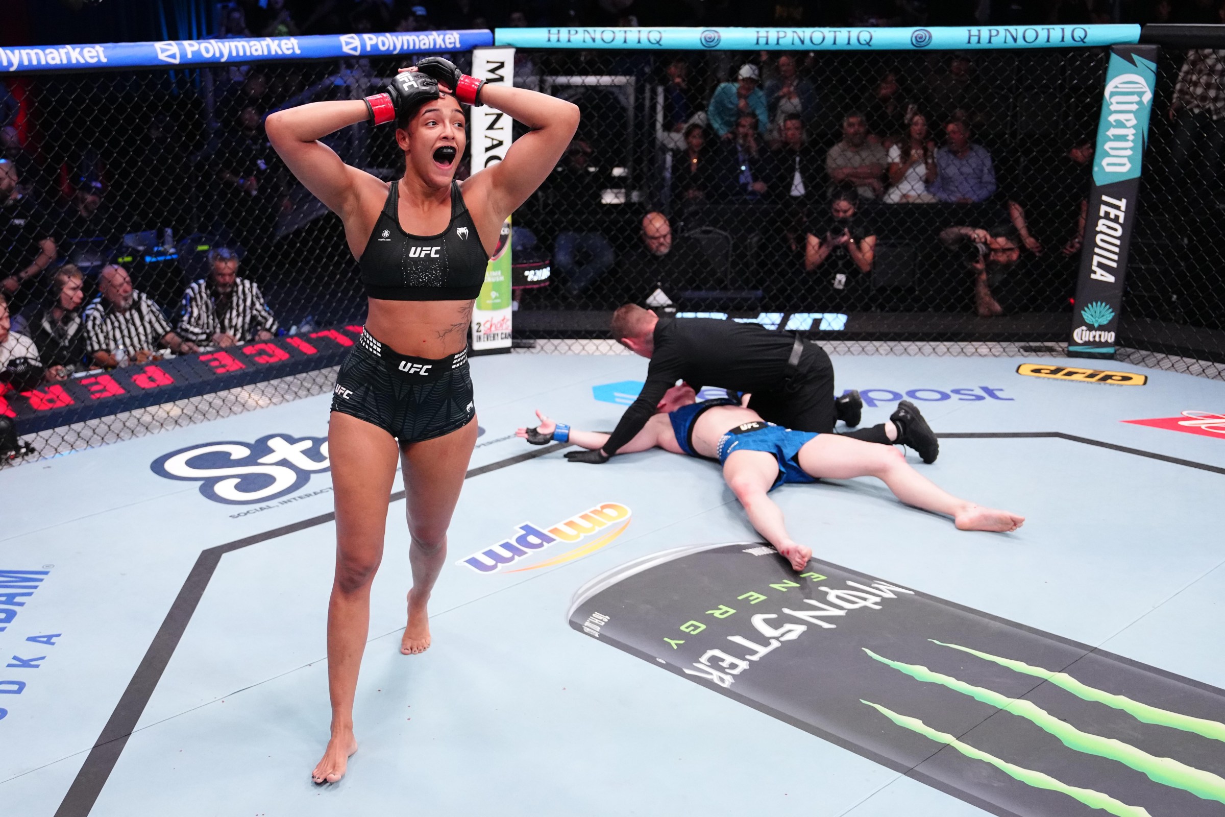 Alice Pereira will look for her second UFC win at UFC Vegas 122.