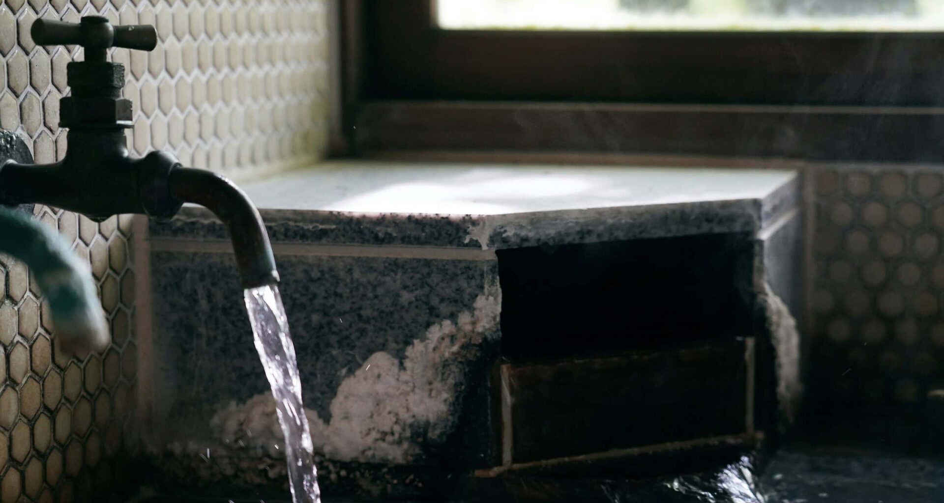 A Hot Bath Outperformed Exercise in a New Study on Blood Vessels (But You Should Still Exercise)