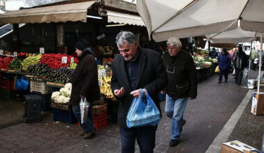 High prices and interest rates: Expert advice on managing your money