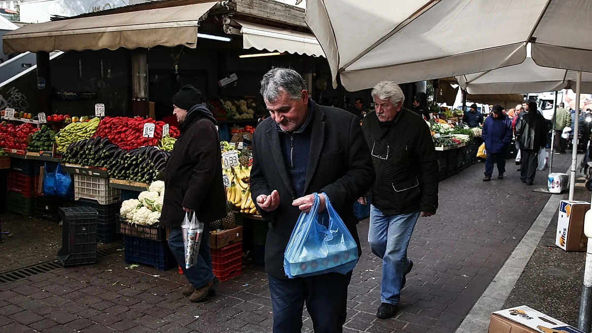 High prices and interest rates: Expert advice on managing your money