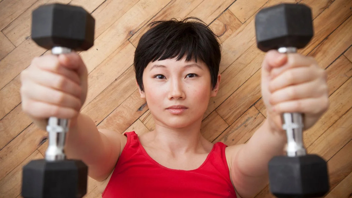 This is the dumbbell workout a personal trainer recommends for people who want to build strength without going to the gym