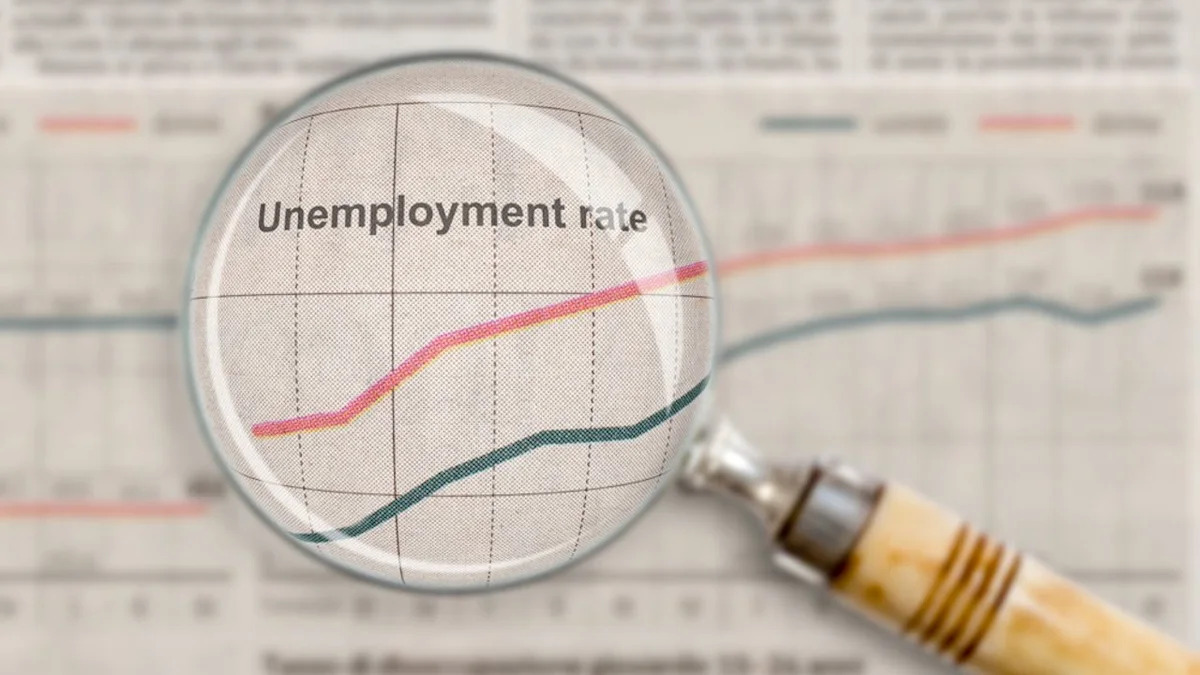 UK unemployment falls as payrolls stabilise; Deutsche Bank sees November rate hike