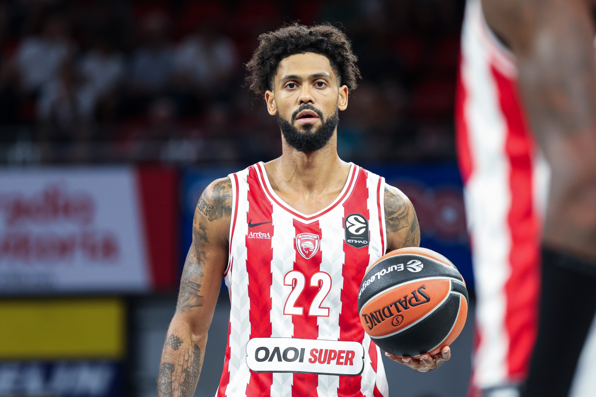 Georgios Bartzokas reacts to Tyler Dorsey controversy