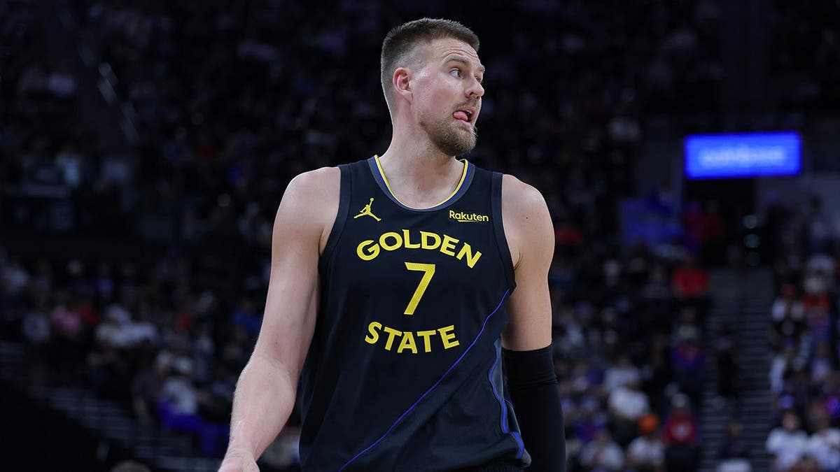 Kristaps Porzingis walks on the court during an NBA game between the Golden State Warriors and Los Angeles Clippers.