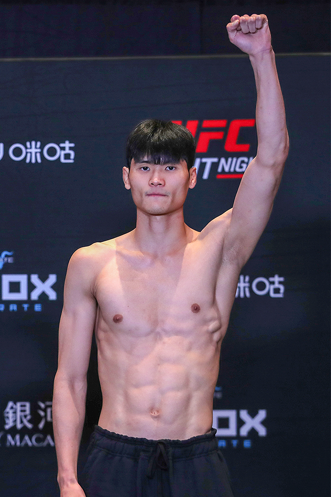 Shuto lightweight No. 1 Lim Kwan-woo takes a commemorative photo after passing the Asian mixed martial arts talent discovery project Road to UFC season 5 featherweight quarter-final relay in May 2026 in Inguo Jihui, a special administrative district in Macau, China. It is 188cm tall and 189.2cm in wingspan. Photo = Courtesy of Lee Kyo-duk, a martial arts reporter