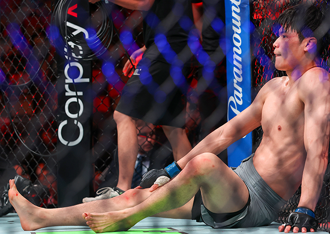 Lim Kwan-woo, the No. 1 player in Shuto's lightweight division, has not been able to wake up in the aftermath of a knee injury since the end of the 5 minutes × 3 rounds of the 5th featherweight quarterfinal of the season of Road to UFC in May 2026 at Inhe Zongyigwan in the special administrative district of Macau, China. Photo = Courtesy of Lee Kyo-duk, a martial arts reporter