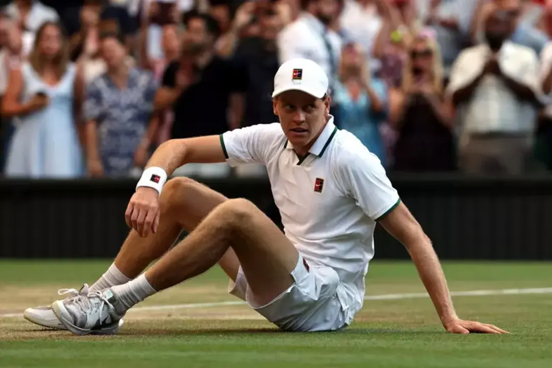 Tennis: Sinner says his season is over because of knee injury