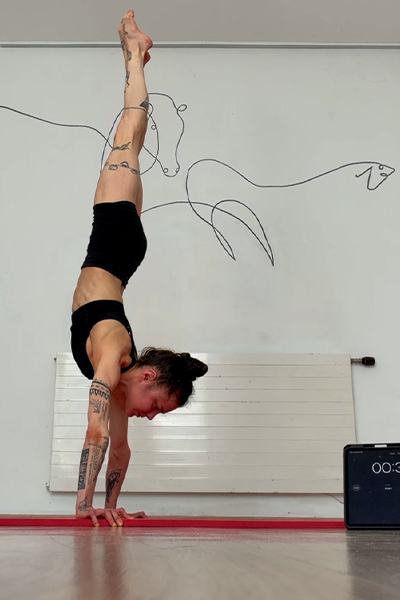 Stefanie in a handstand