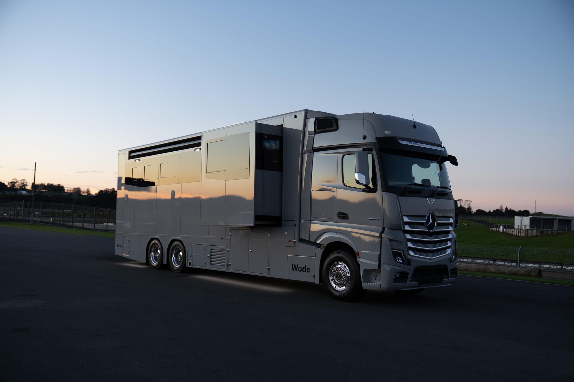 Wade Titanium Transporter