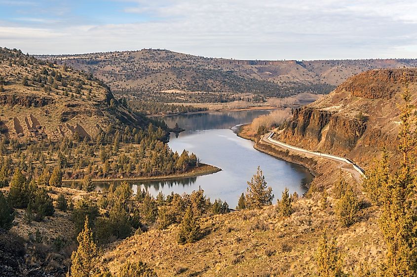 Overview of the Deschutes River in Oregon