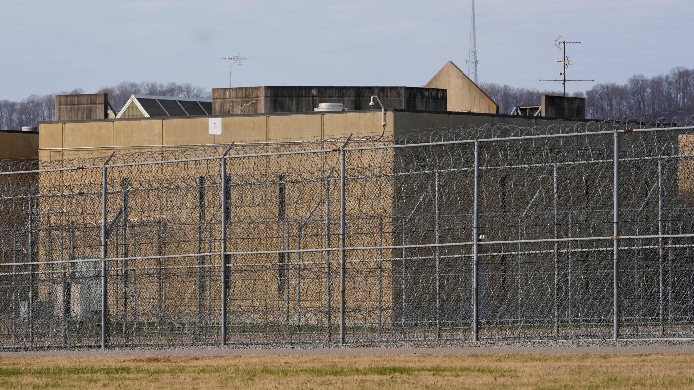 Tennessee’s failed execution ignites a medical ethics debate : NPR