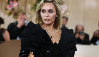 Miley Cyrus makes a comeback of sorts at the Hollywood Bowl