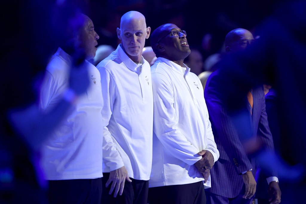 Knicks head coach Mike Brown (r.) looks on with assistants Chris Jent (c.) and Rick Brunson (l.) during the Ring Ceremony prior to the game against the Philadelphia 76ers at Madison Square Garden in New York on Tuesday, Oct. 20, 2026.