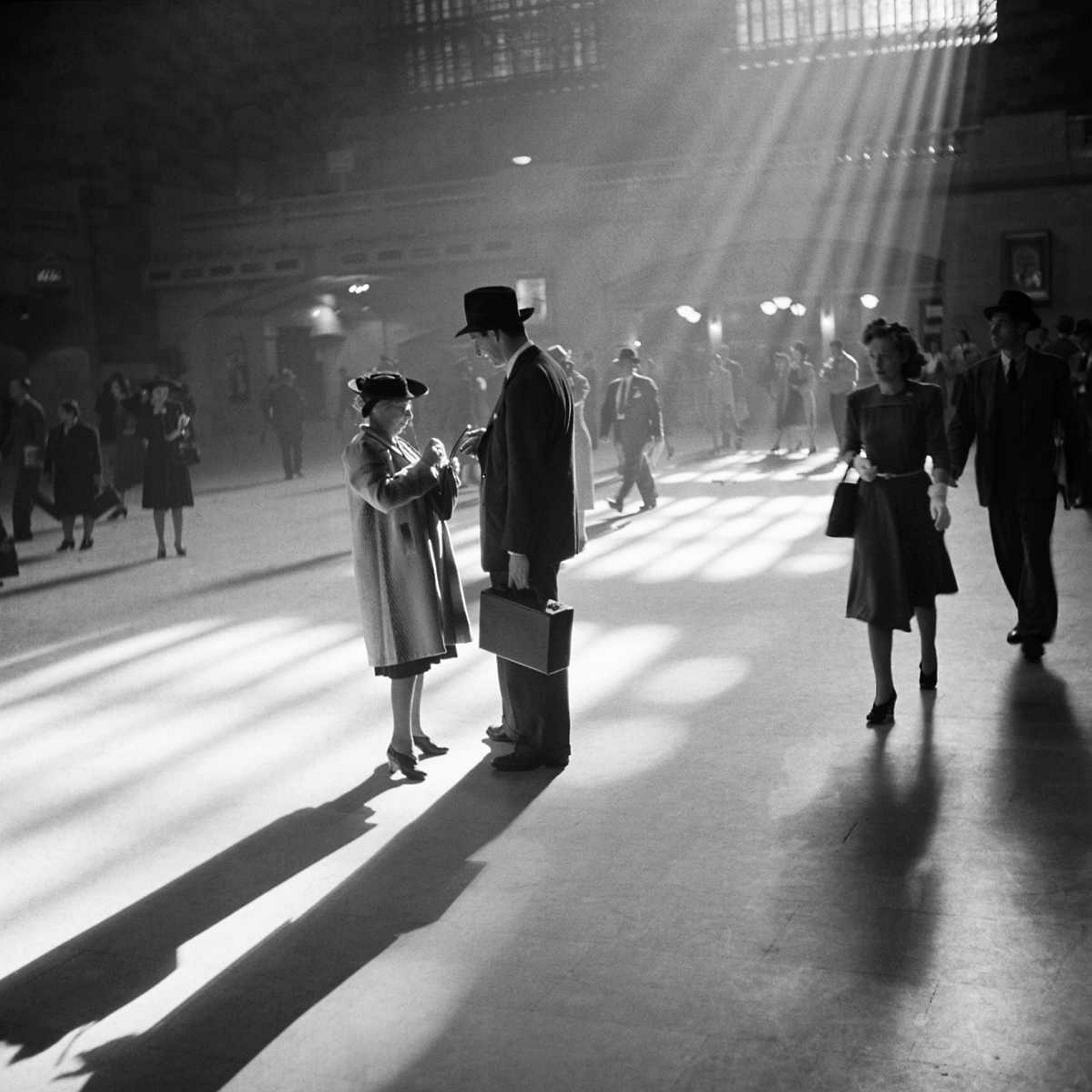 Black and white photograph of two people in Grand Central Station.