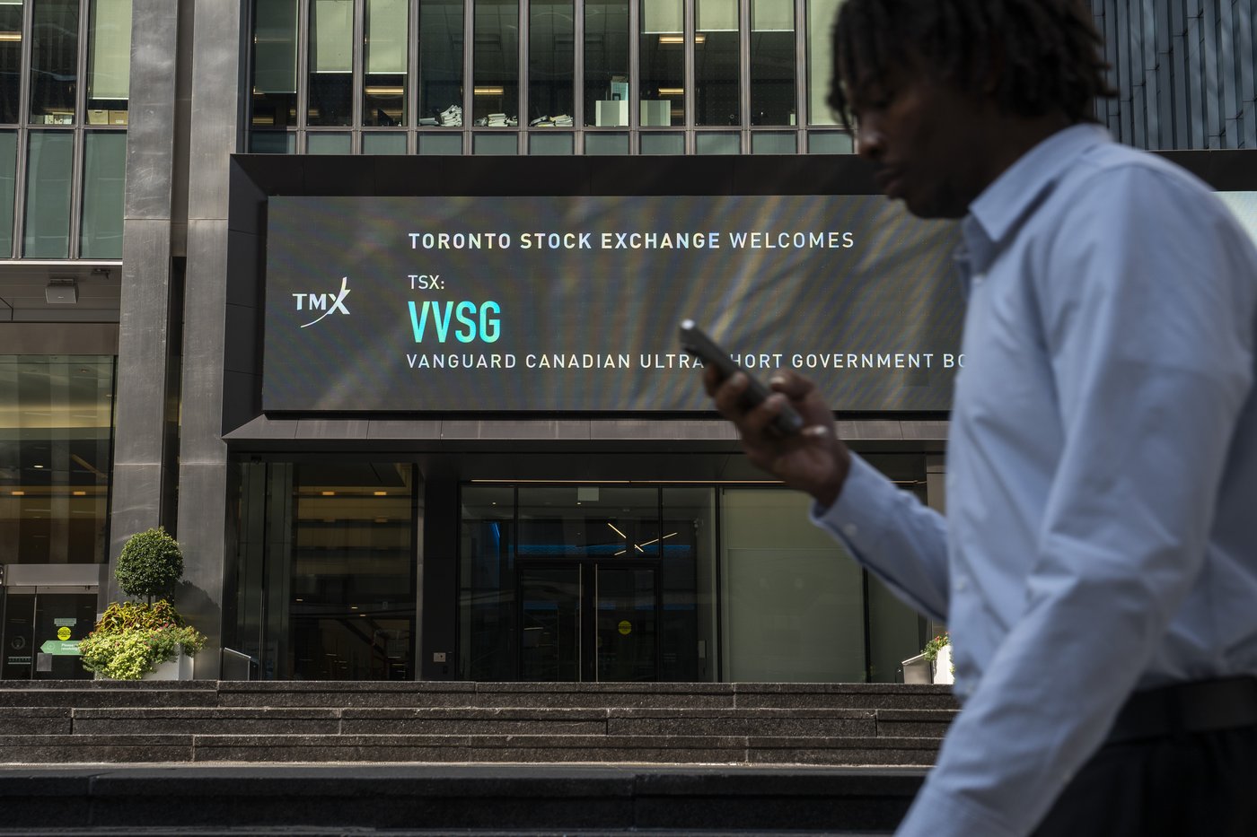 S&P/TSX composite up in late-morning trading, U.S. stock markets also higher