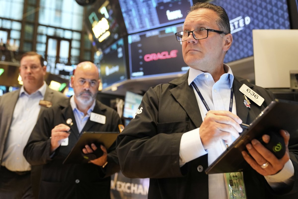 S&P/TSX composite nearly 100 points higher, U.S. markets also rise