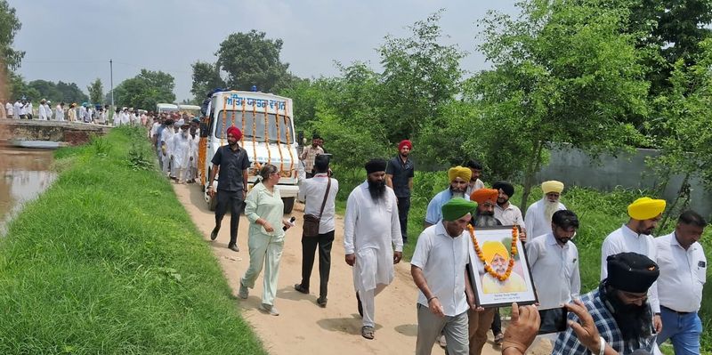 Sea of mourners gather to bid last adieu to 'Turbaned Tornado' Fauja Singh