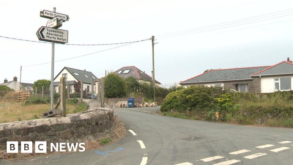Gwynedd residents living 'in the old days' after wi-fi loss