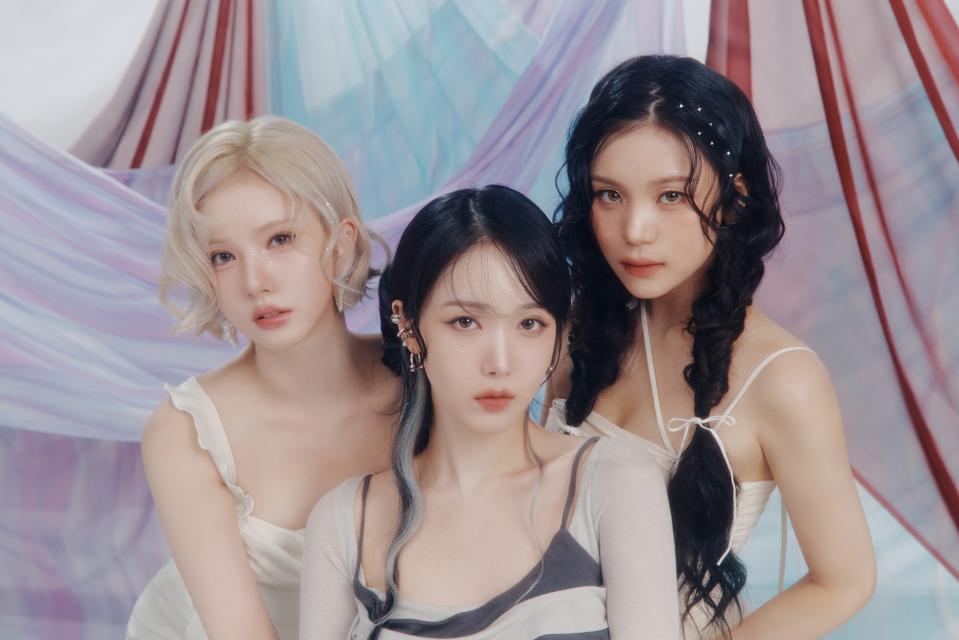 EUNHA, SINB and UMJI of VIVIZ for 'A Montage of ( )' album group concept photo