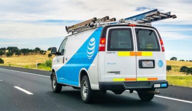 AT&T will give you $200 in gift cards for trying fiber internet - but time's running out