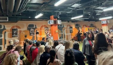 Fans demand refunds over cardboard cutouts at Elvis ‘hologram’ show