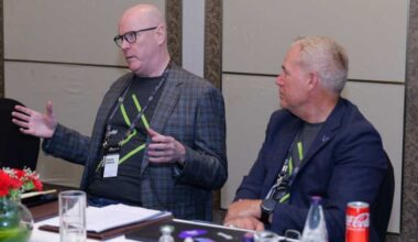 A photograph of, from left to right, Sysdig's Gavin Selkirk and Gary Olson.