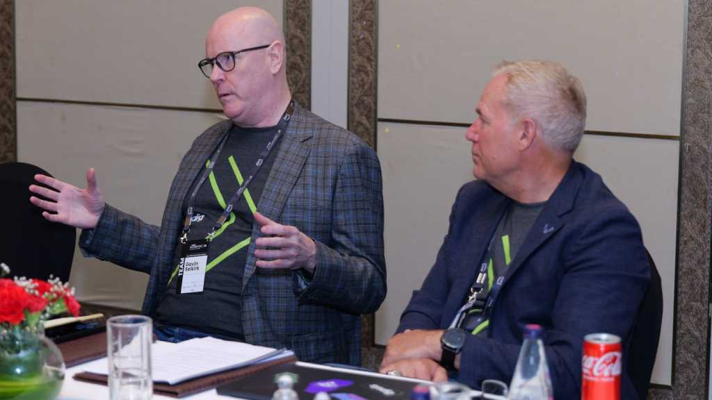 A photograph of, from left to right, Sysdig's Gavin Selkirk and Gary Olson.