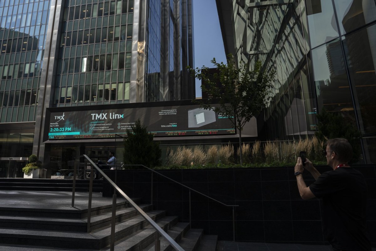S&P/TSX composite edges up, U.S. markets mixed as Aug. 1 tariff deadline looms