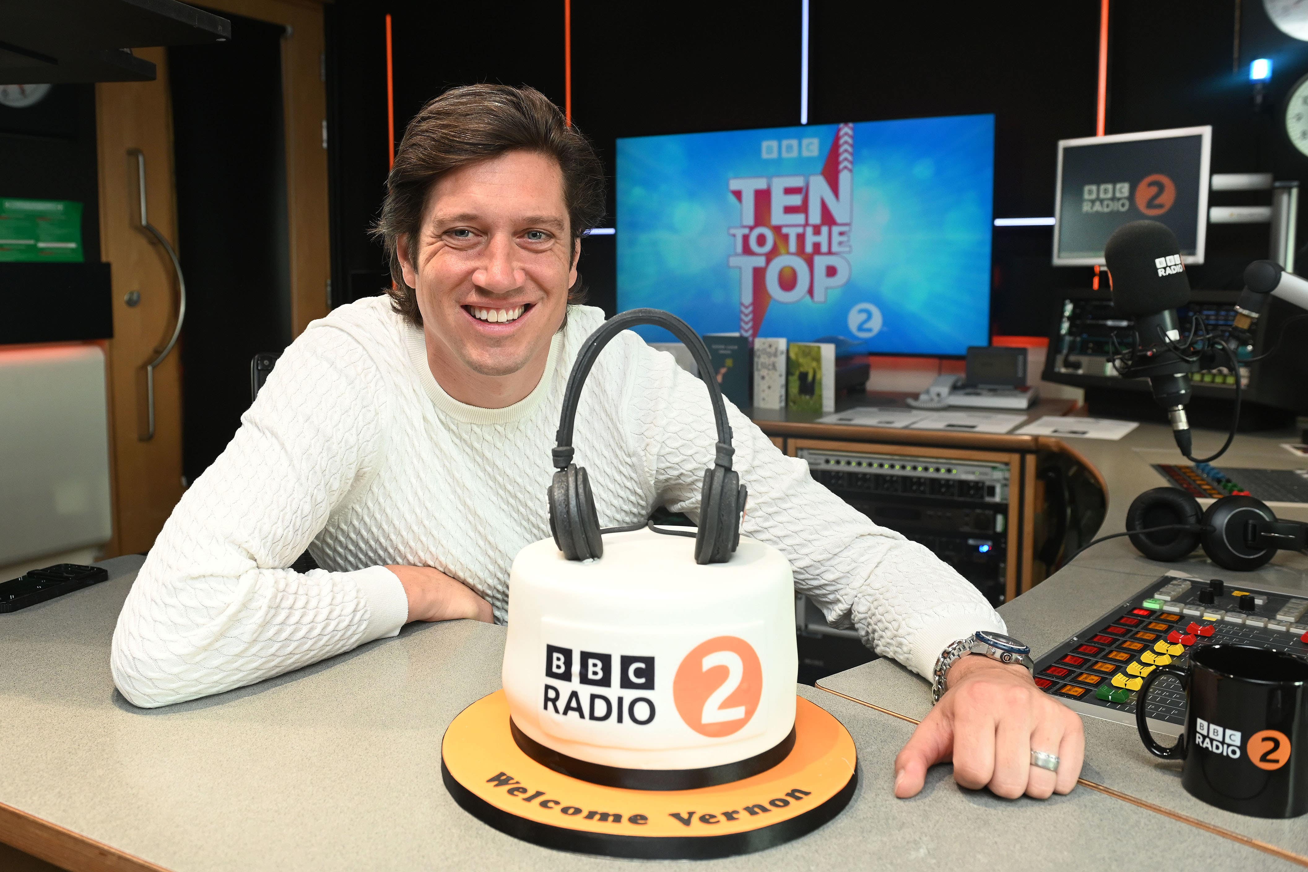 Vernon Kay’s Radio 2 midweek show has a weekly audience of 6.6 million, the BBC says