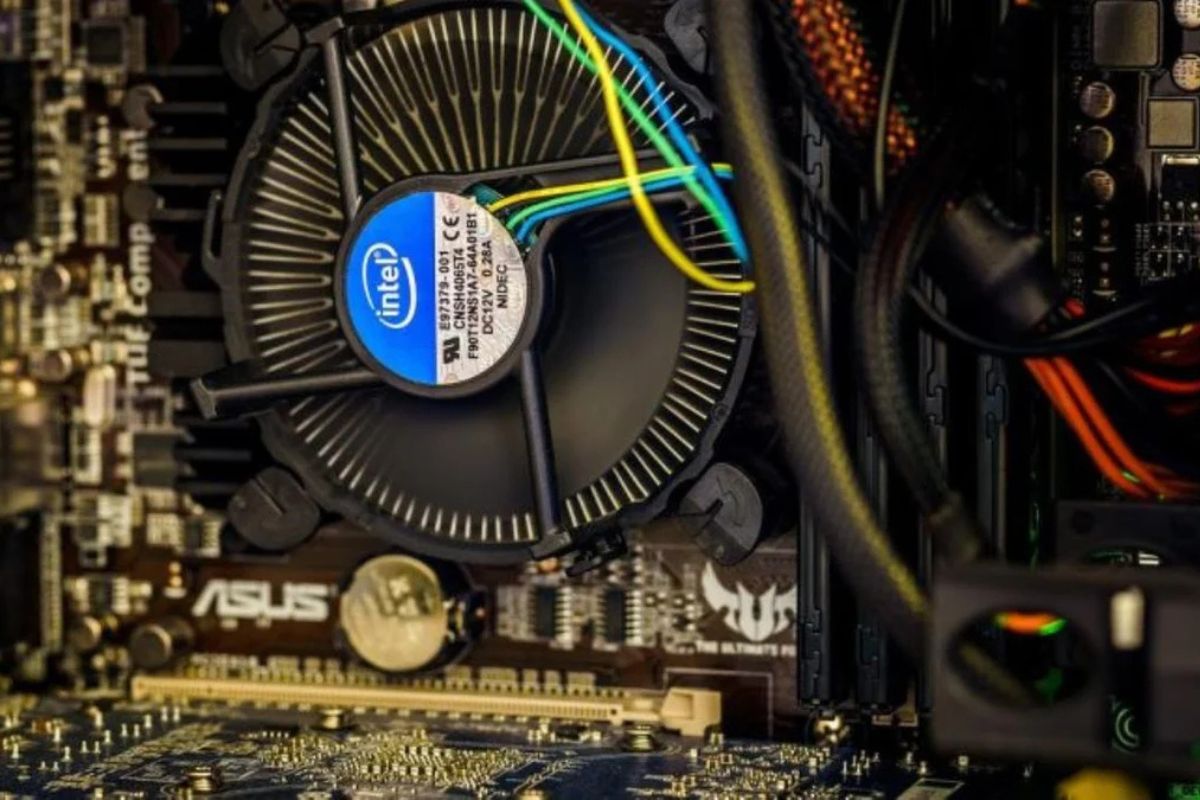 A father buys a new gaming PC for his son for $1,200, not realizing that the hardware installed on it is over 10 years old.