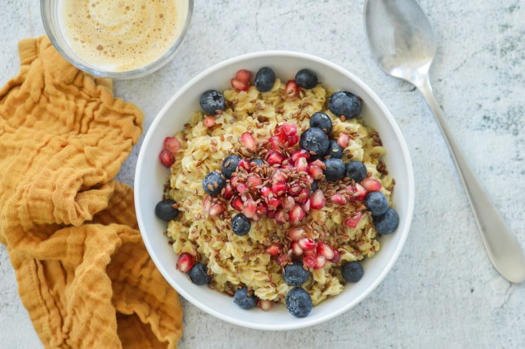 Anti-Inflammatory Oatmeal Bowl