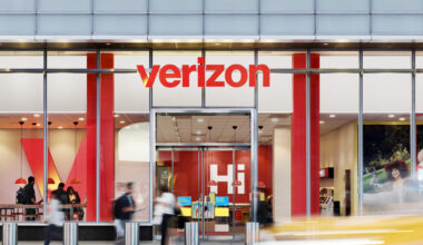 Verizon logo shown on storefront