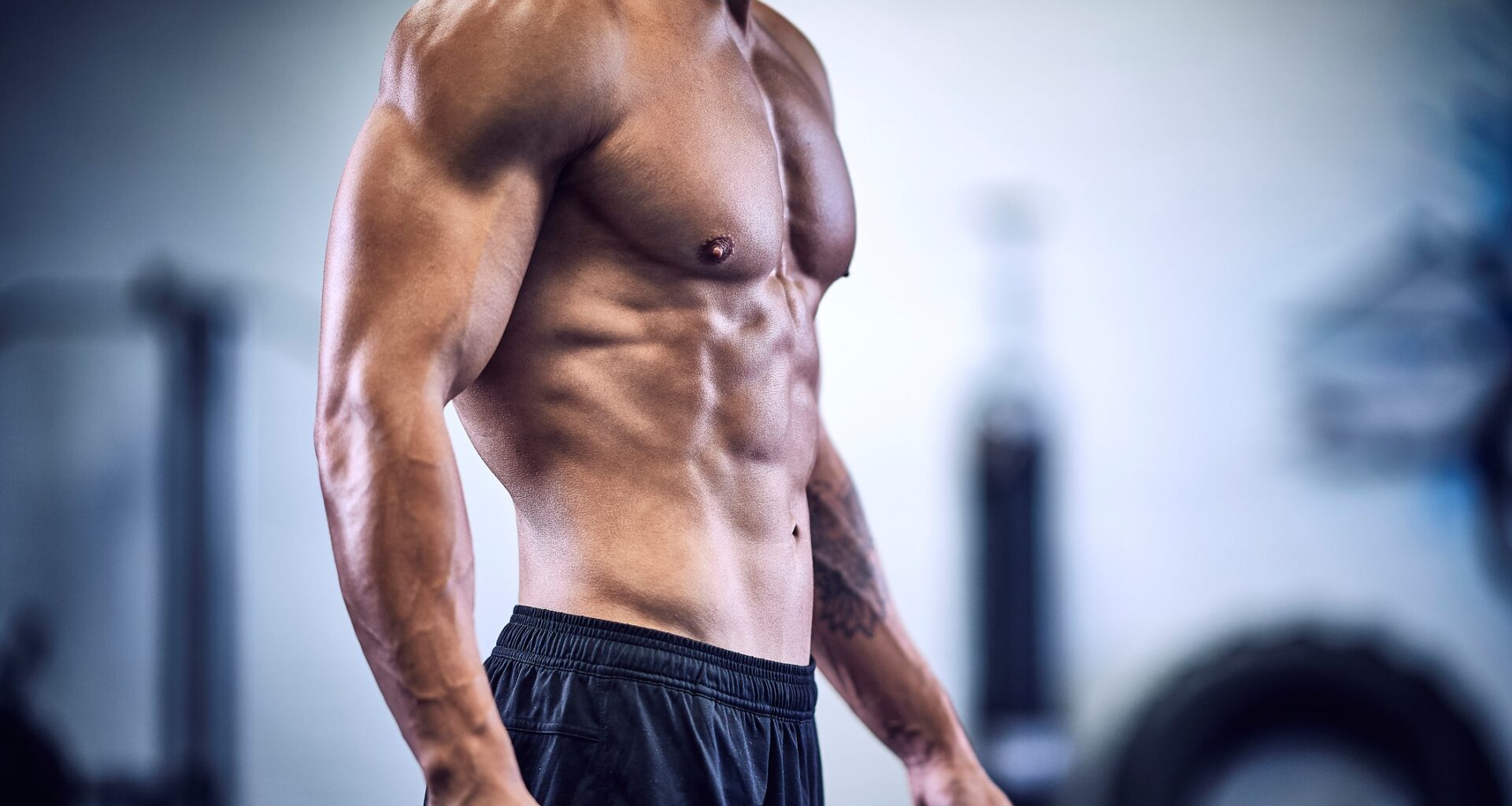 a photo of a man in the gym with strong abs