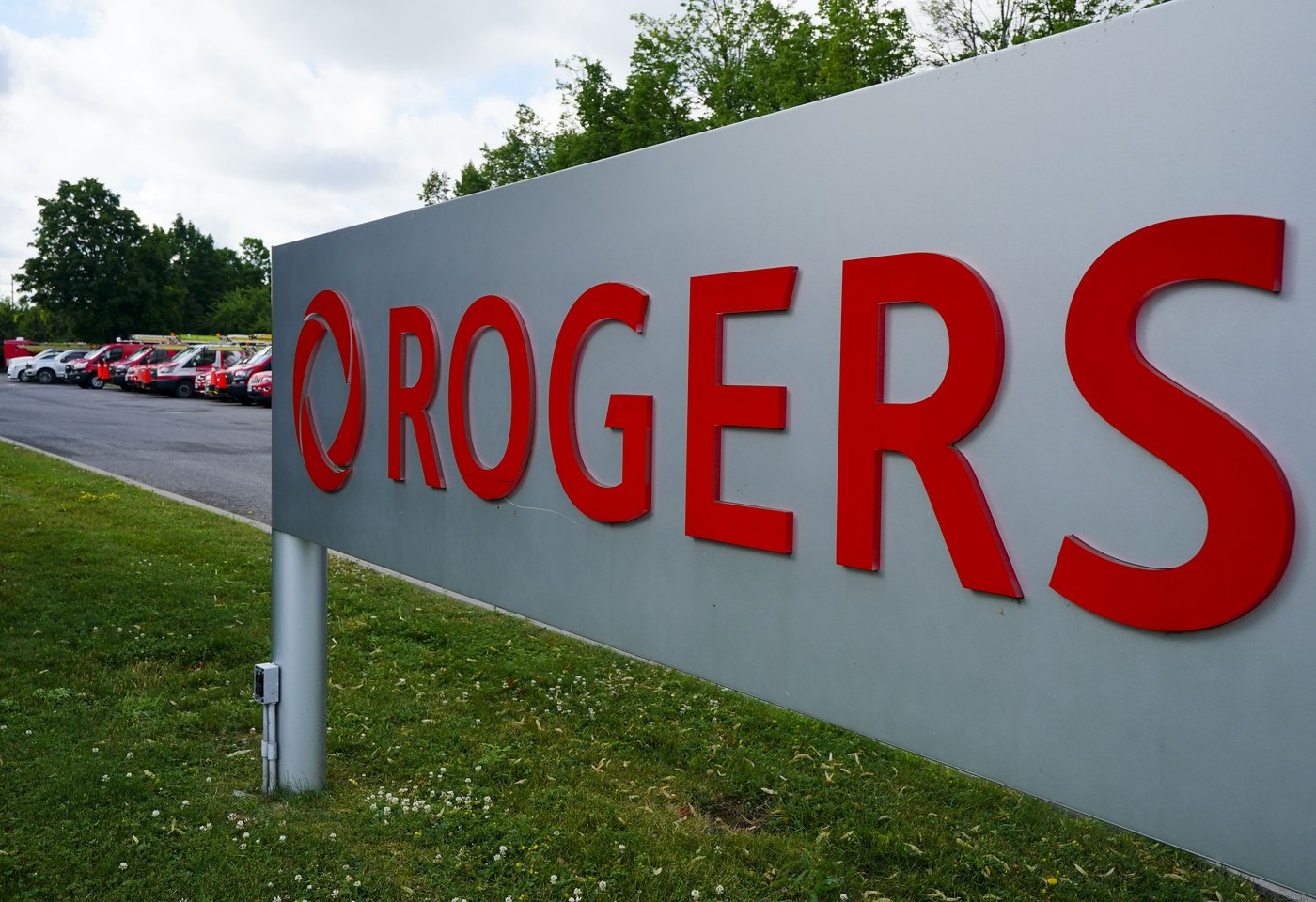 Rogers asks employees to work in the office full-time