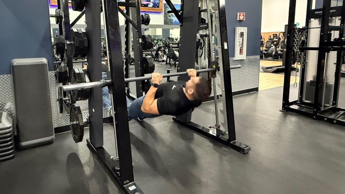 man doing exercise in the gym