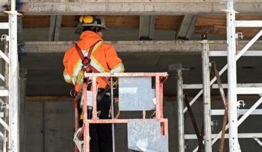 Canada's unemployment rate ticks up to 7% in May, highest in 9 years outside of pandemic